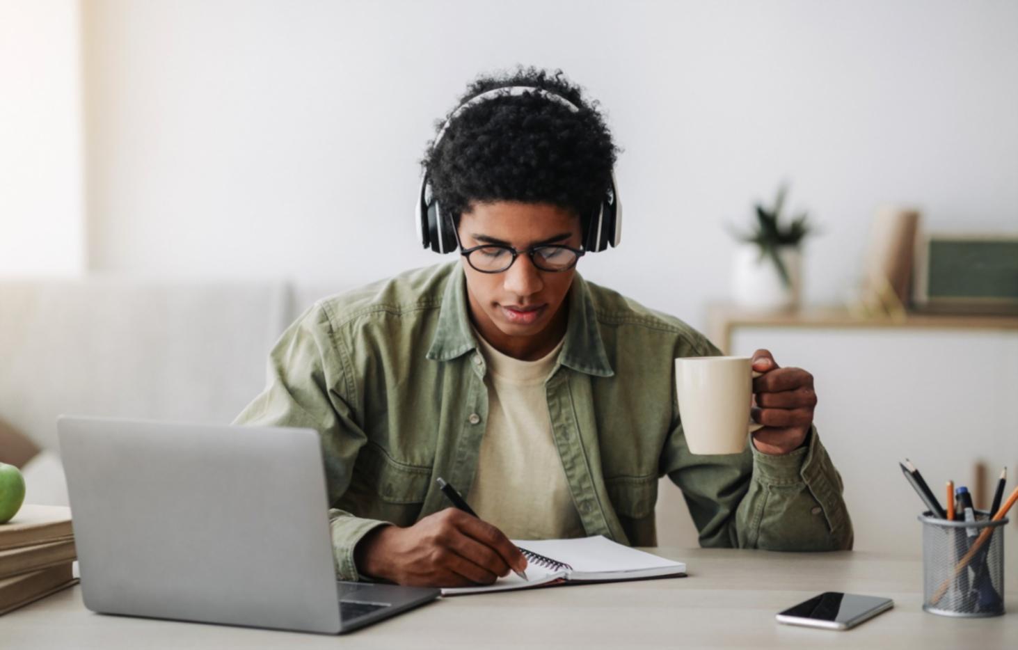 Vue de la plateforme montrant des participants connectés depuis différentes régions