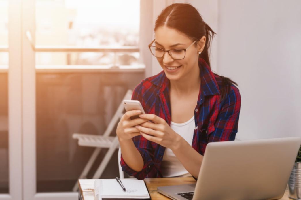 Instructeur menant une session interactive sur les technologies durables